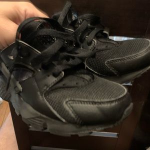 Nike Kids Hurache shoes